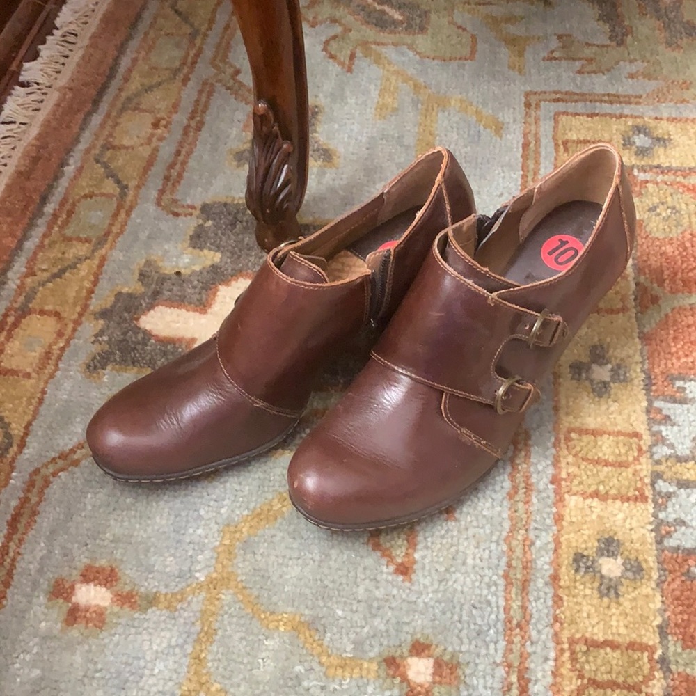 Born brown leather ankle boots shoes 10